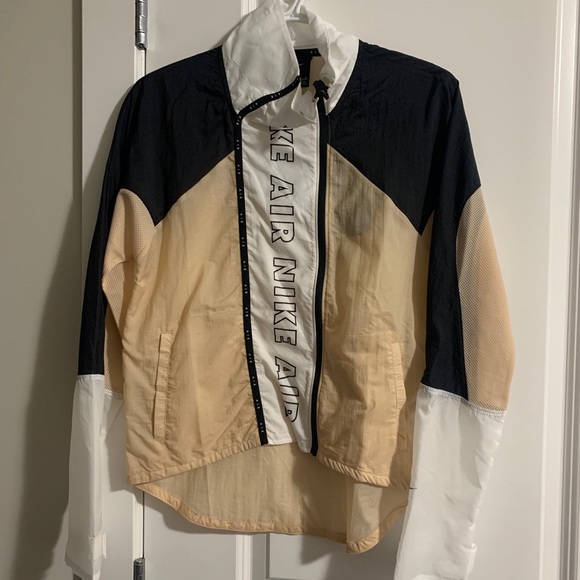 ❌ SOLD ❌ Nike Air Lightweight Jacket - Picture 1 of 3